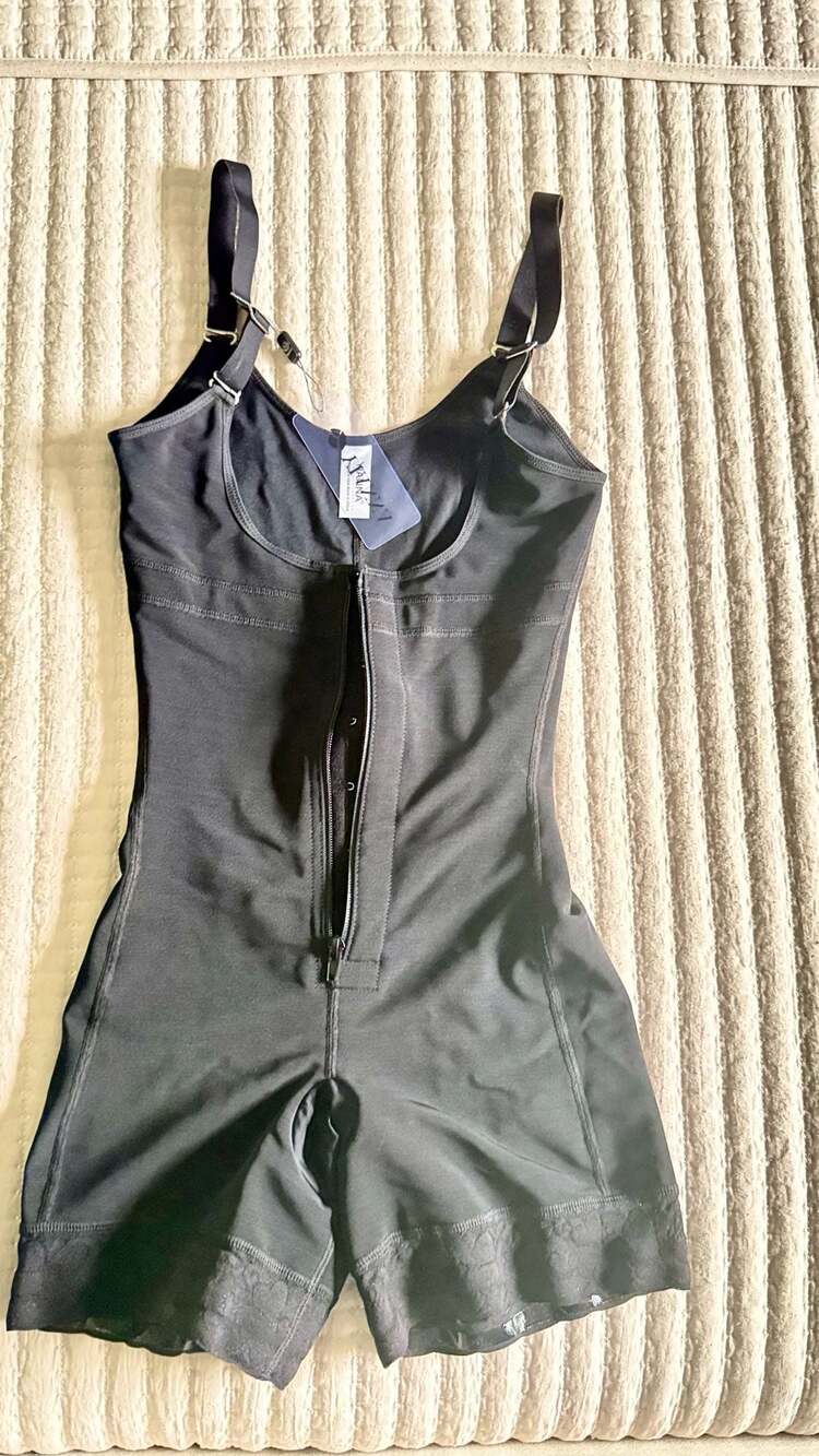 Aimaiy Women's Full Body Shapewear Bodysuit Size XS